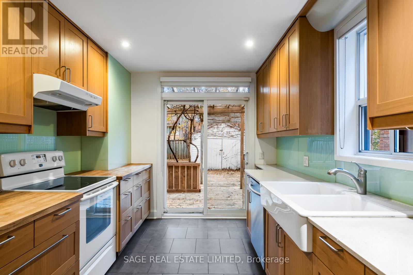 27 Peveril Hill N, Toronto, Ontario  M6C 3A9 - Photo 19 - C12560240