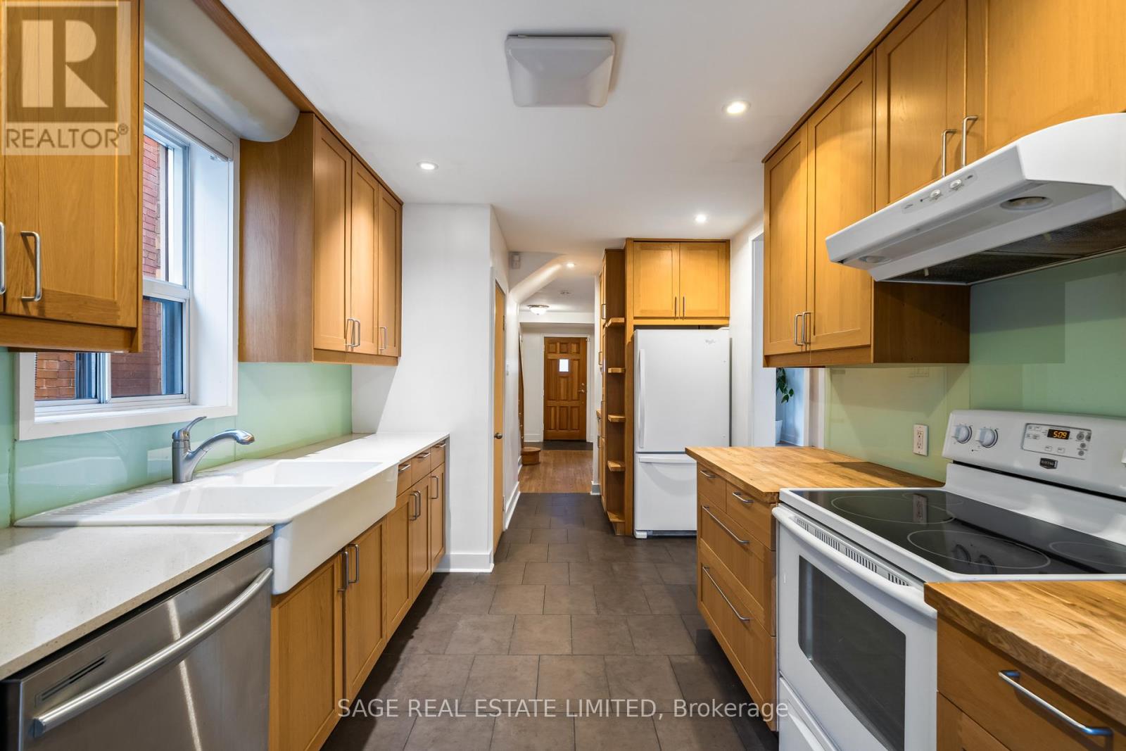 27 Peveril Hill N, Toronto, Ontario  M6C 3A9 - Photo 20 - C12560240