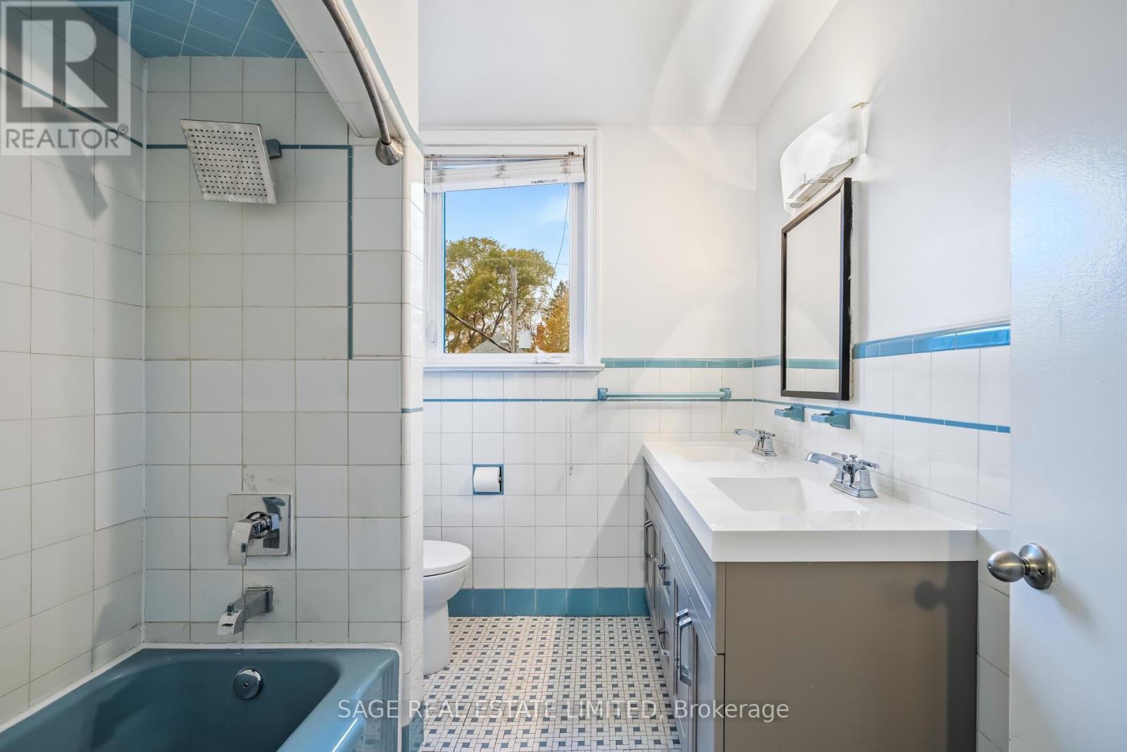 27 Peveril Hill N, Toronto, Ontario  M6C 3A9 - Photo 30 - C12560240