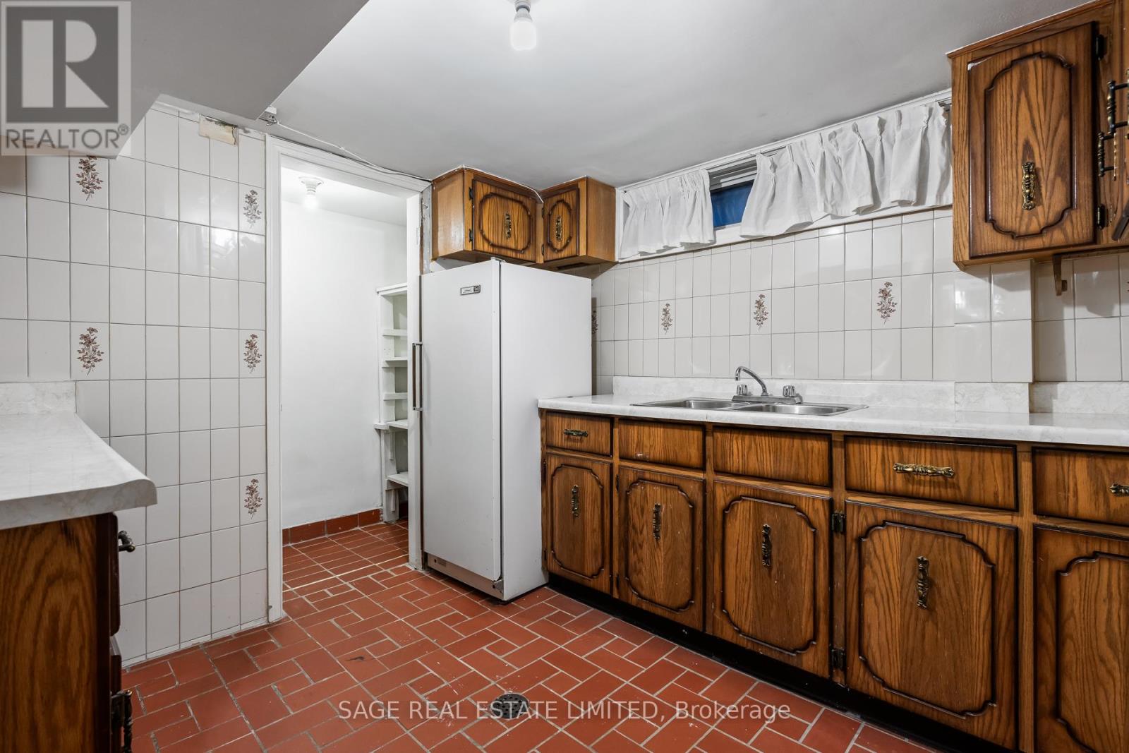 27 Peveril Hill N, Toronto, Ontario  M6C 3A9 - Photo 35 - C12560240