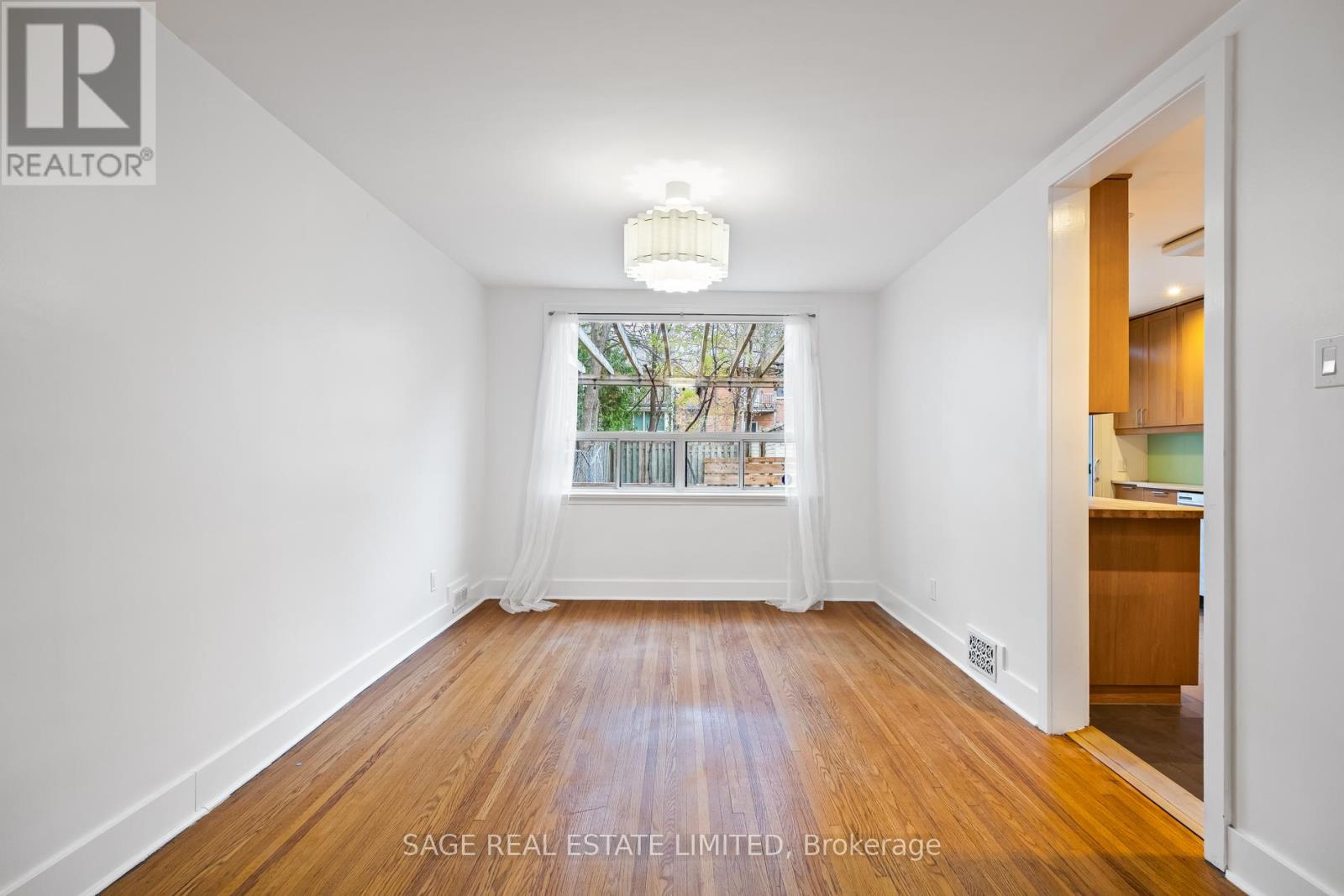 27 Peveril Hill N, Toronto, Ontario  M6C 3A9 - Photo 5 - C12560240