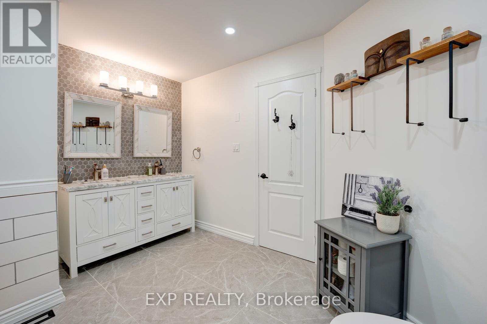 33 Hartrick Place, Whitby, Ontario  L1R 2C2 - Photo 24 - E12560184