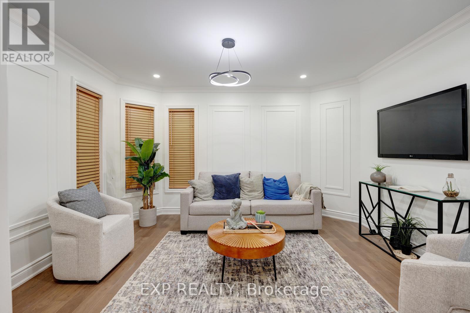 33 Hartrick Place, Whitby, Ontario  L1R 2C2 - Photo 3 - E12560184