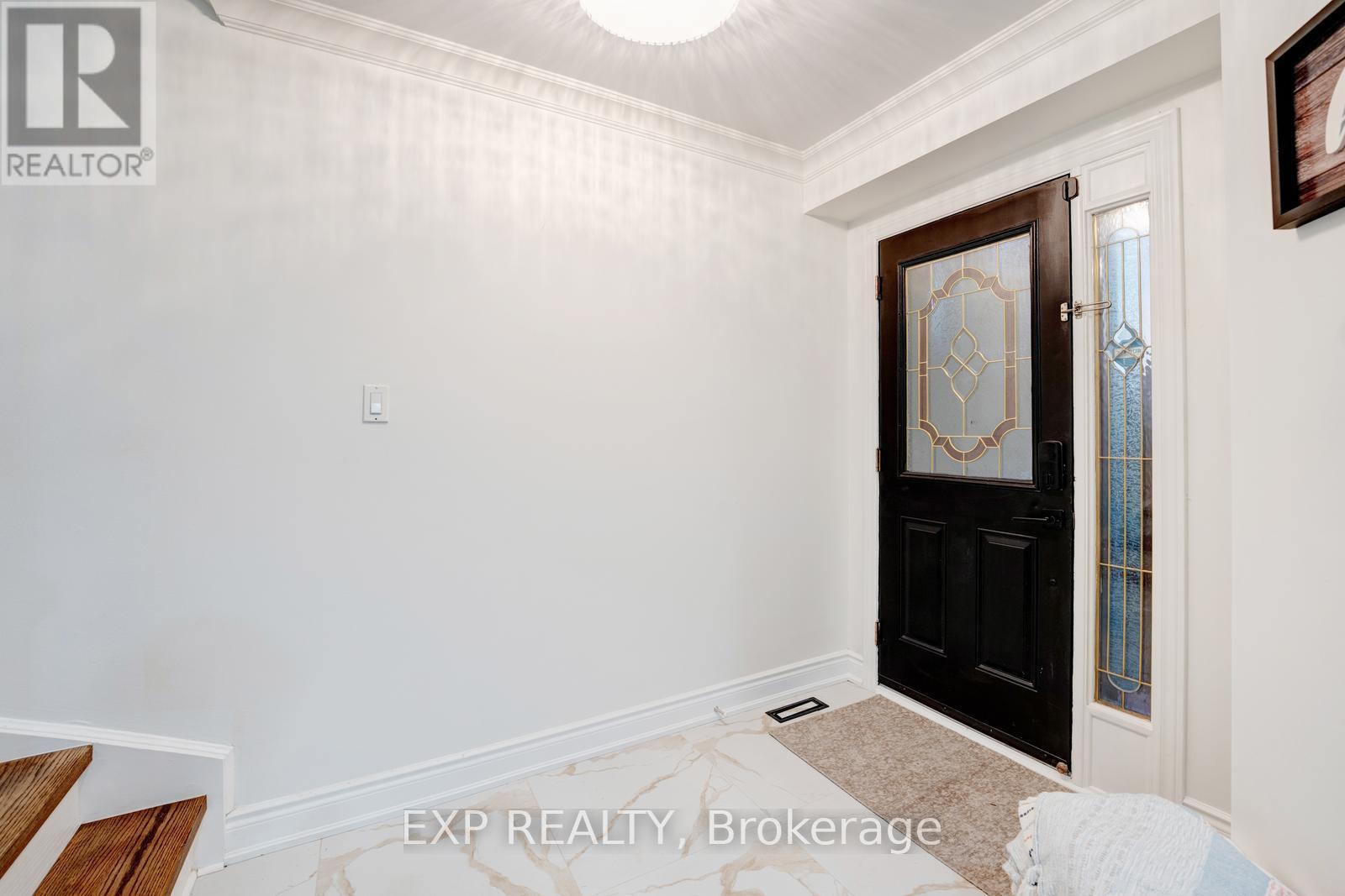 33 Hartrick Place, Whitby, Ontario  L1R 2C2 - Photo 5 - E12560184