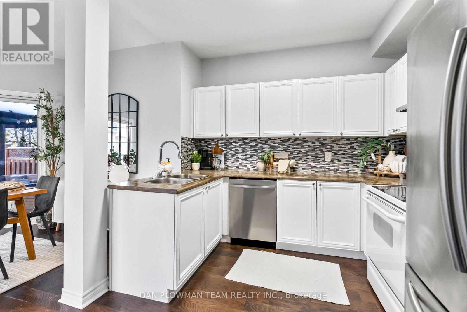 65 Sandford Crescent, Whitby, Ontario  L1R 2S1 - Photo 12 - E12560188