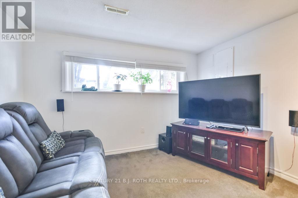 58 Collings Avenue, Bradford West Gwillimbury, Ontario  L3Z 1S3 - Photo 14 - N12560150