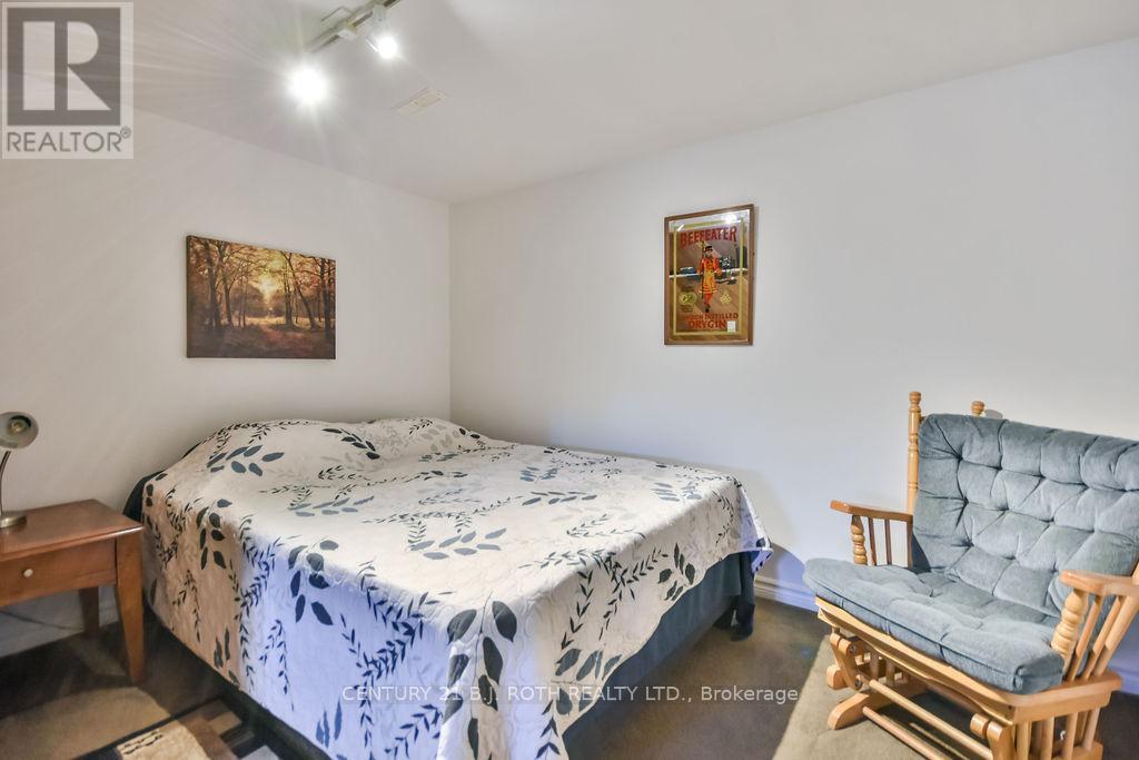 58 Collings Avenue, Bradford West Gwillimbury, Ontario  L3Z 1S3 - Photo 16 - N12560150