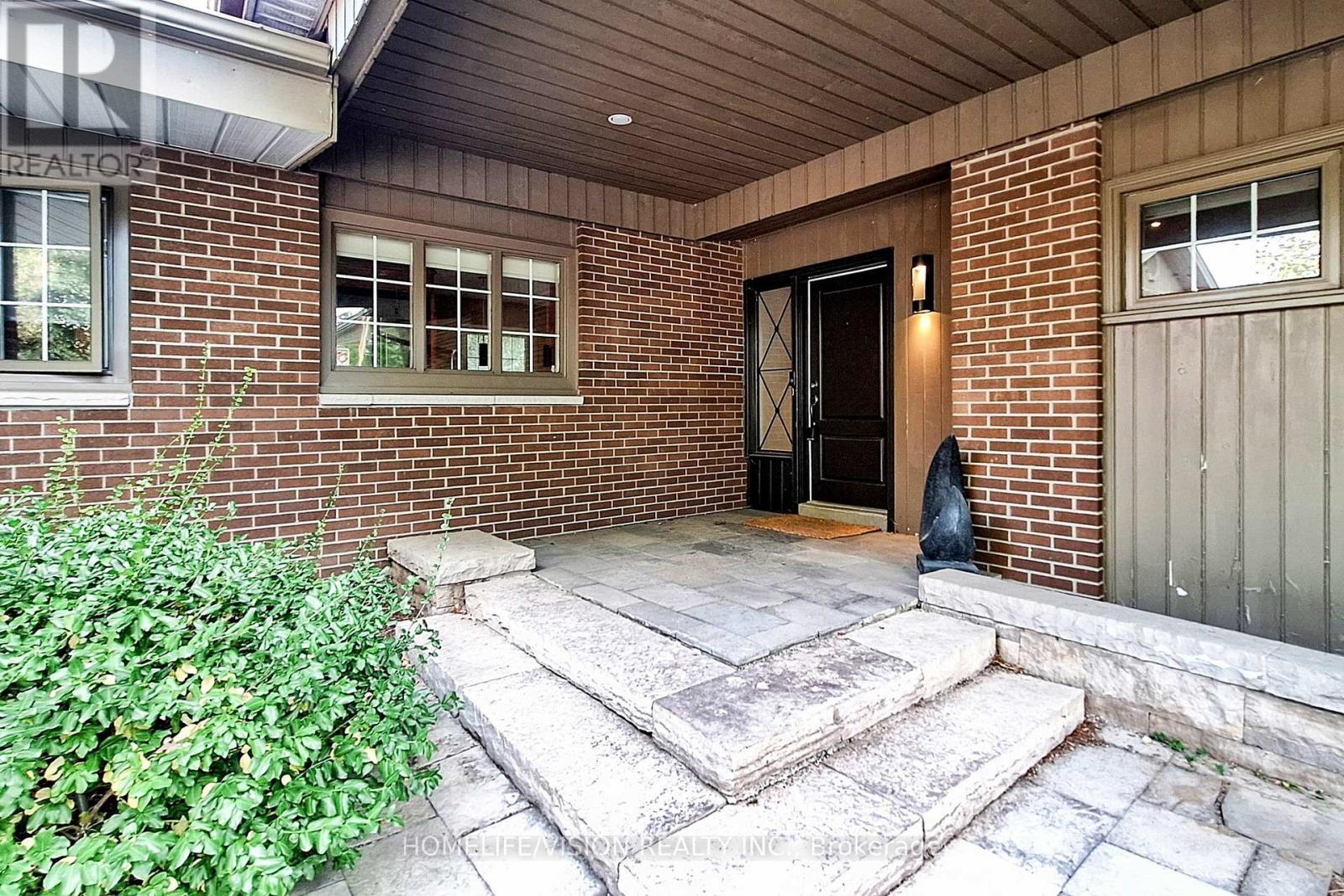 135 Patricia Drive, King, Ontario  L7B 1H3 - Photo 3 - N12560208