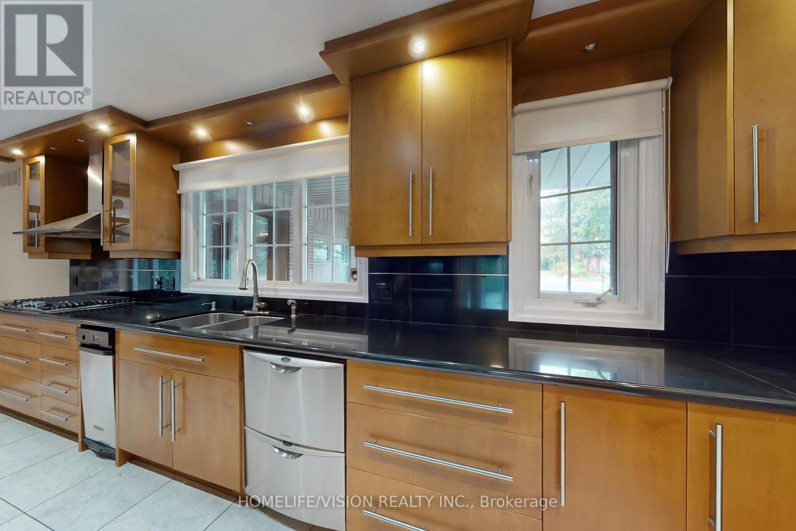 135 Patricia Drive, King, Ontario  L7B 1H3 - Photo 8 - N12560208