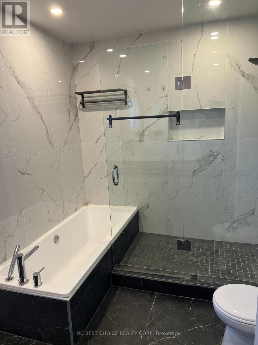 Upper - 327 Sussex Avenue, Richmond Hill, Ontario  L4C 6B4 - Photo 17 - N12560258