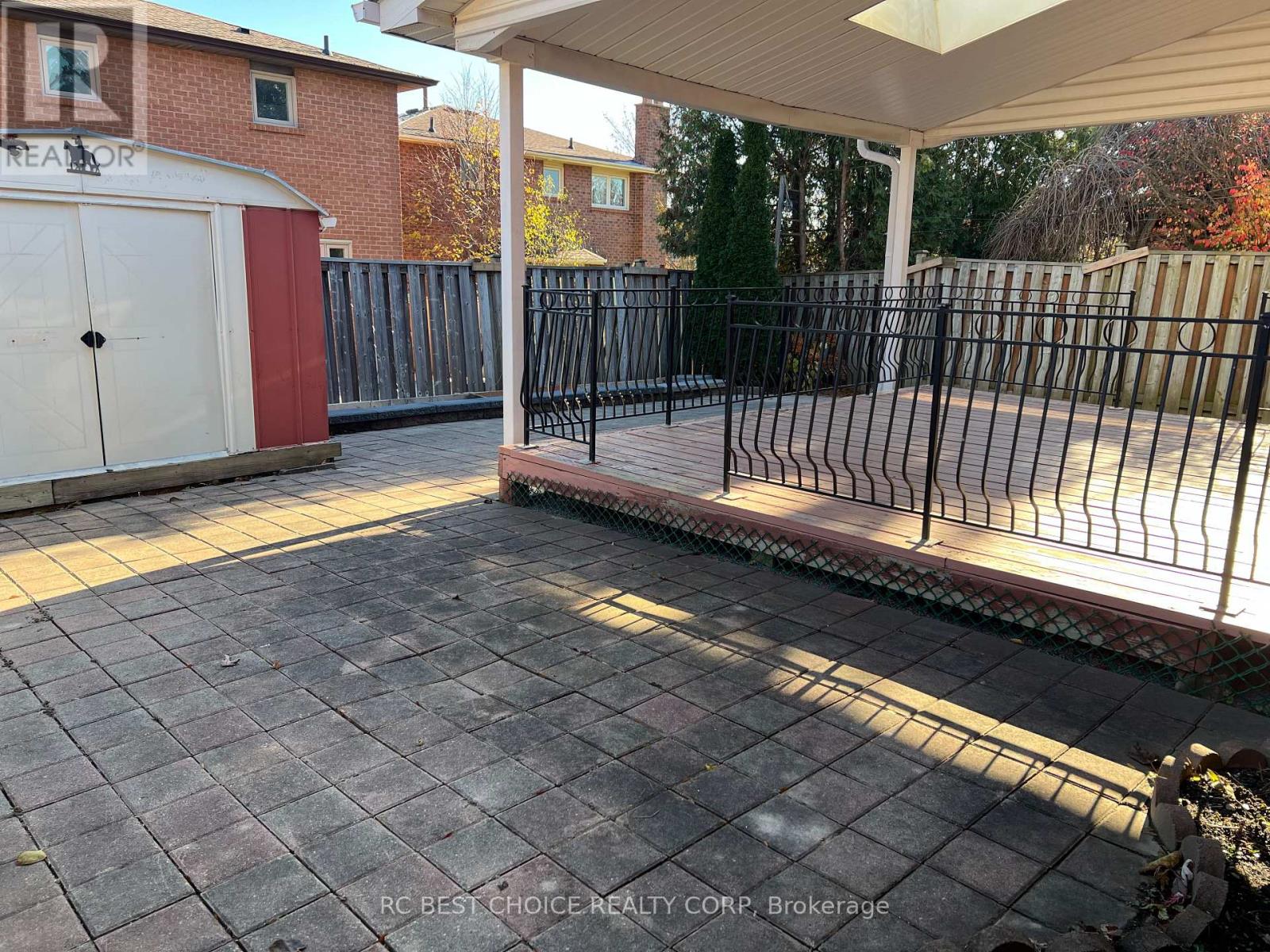 Upper - 327 Sussex Avenue, Richmond Hill, Ontario  L4C 6B4 - Photo 22 - N12560258