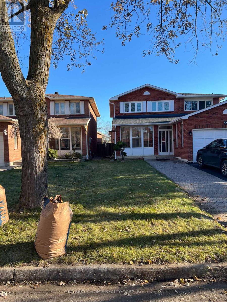 Upper - 327 Sussex Avenue, Richmond Hill, Ontario  L4C 6B4 - Photo 3 - N12560258