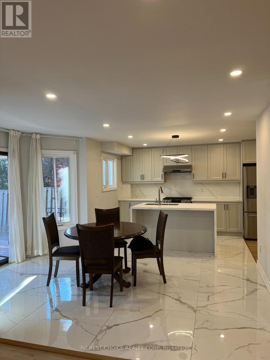 Upper - 327 Sussex Avenue, Richmond Hill, Ontario  L4C 6B4 - Photo 7 - N12560258