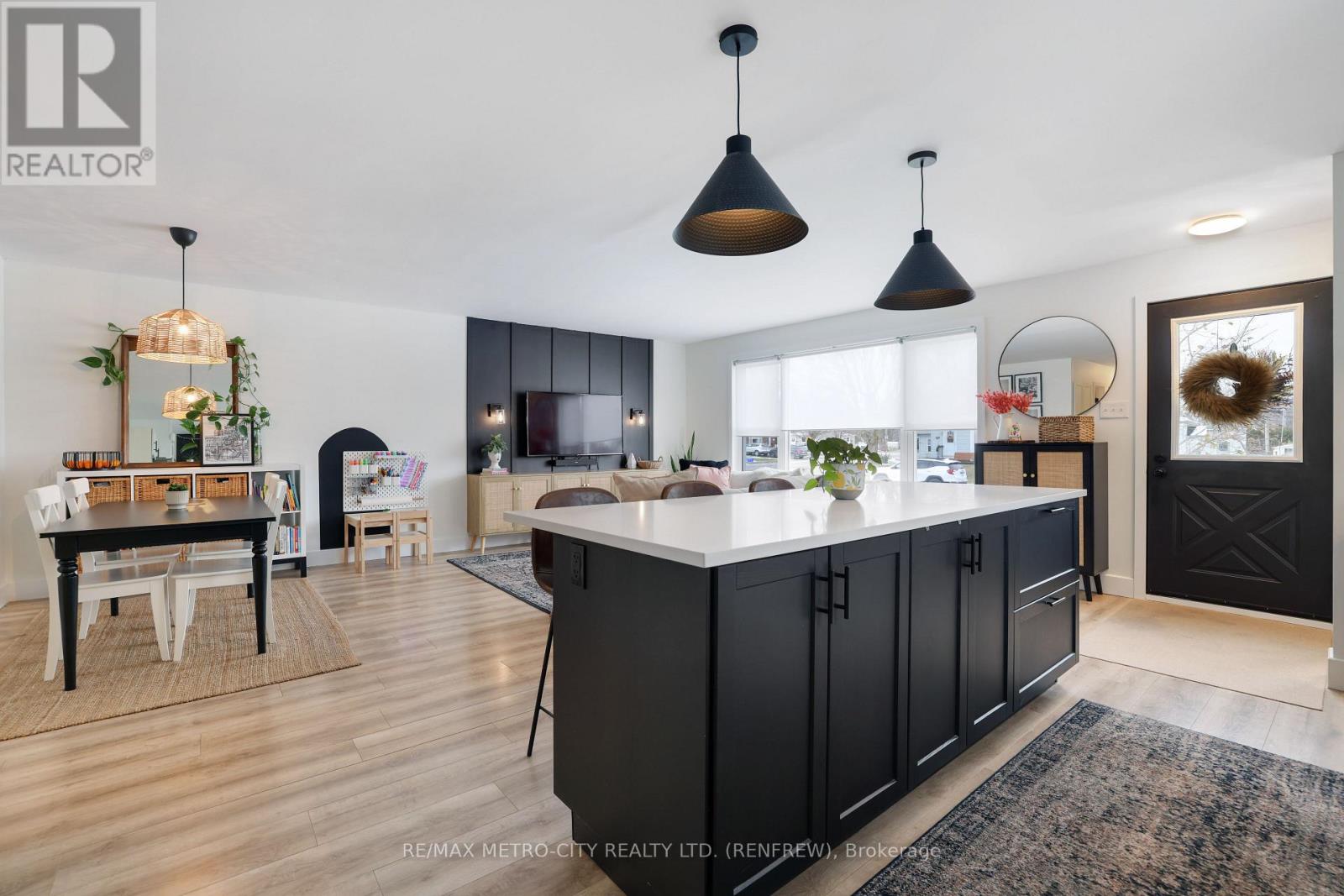 233 Airth Boulevard W, Renfrew, Ontario K7V 4B8 - Photo 10 - X12559032