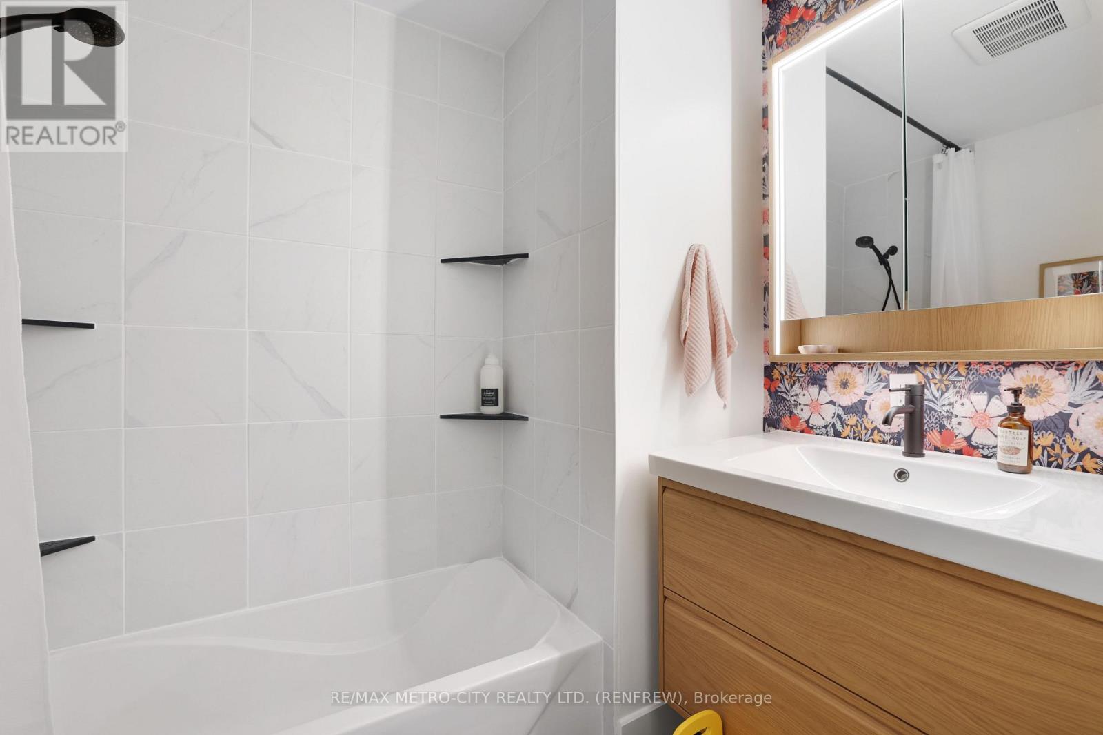 233 Airth Boulevard W, Renfrew, Ontario K7V 4B8 - Photo 18 - X12559032