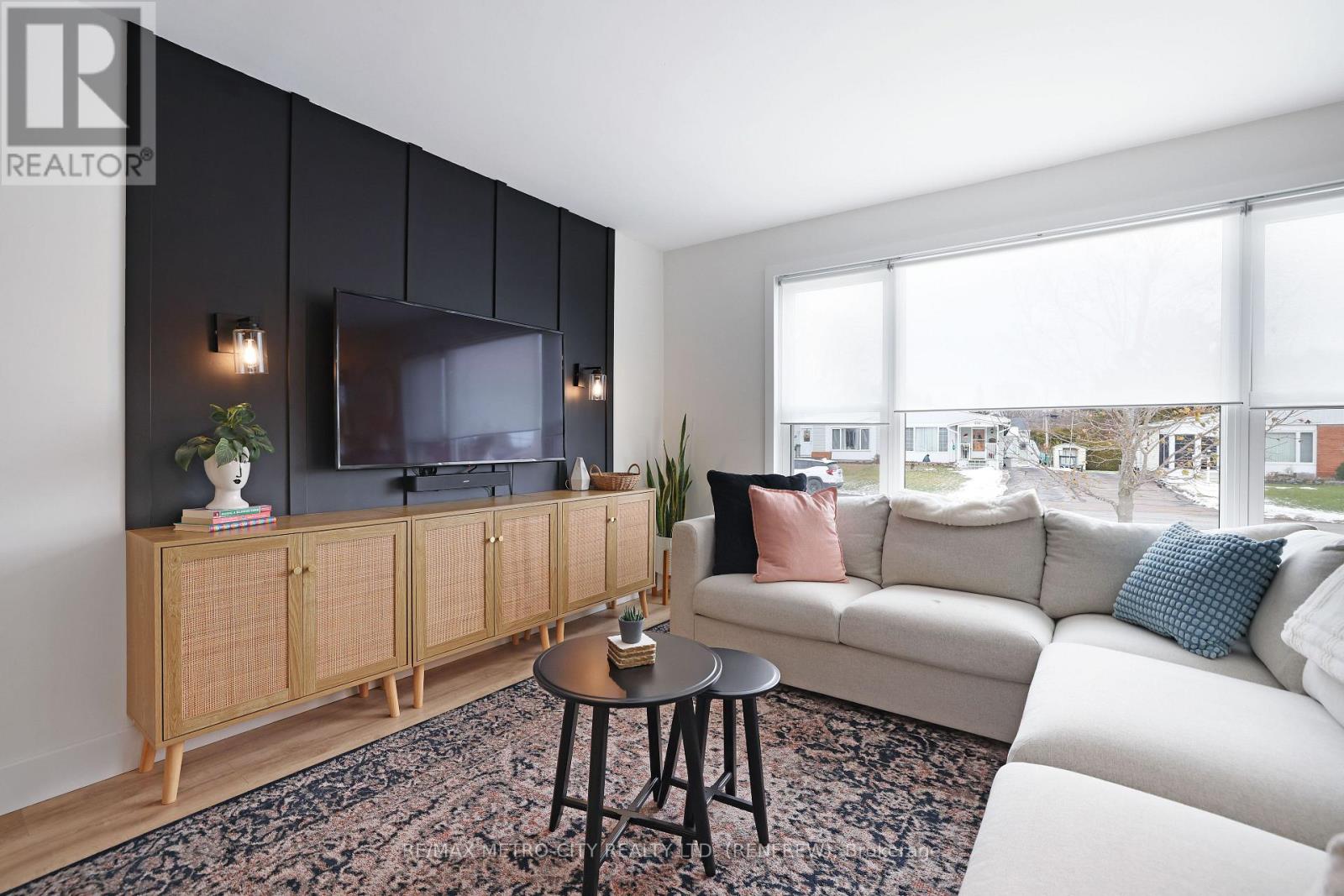 233 Airth Boulevard W, Renfrew, Ontario K7V 4B8 - Photo 13 - X12559032