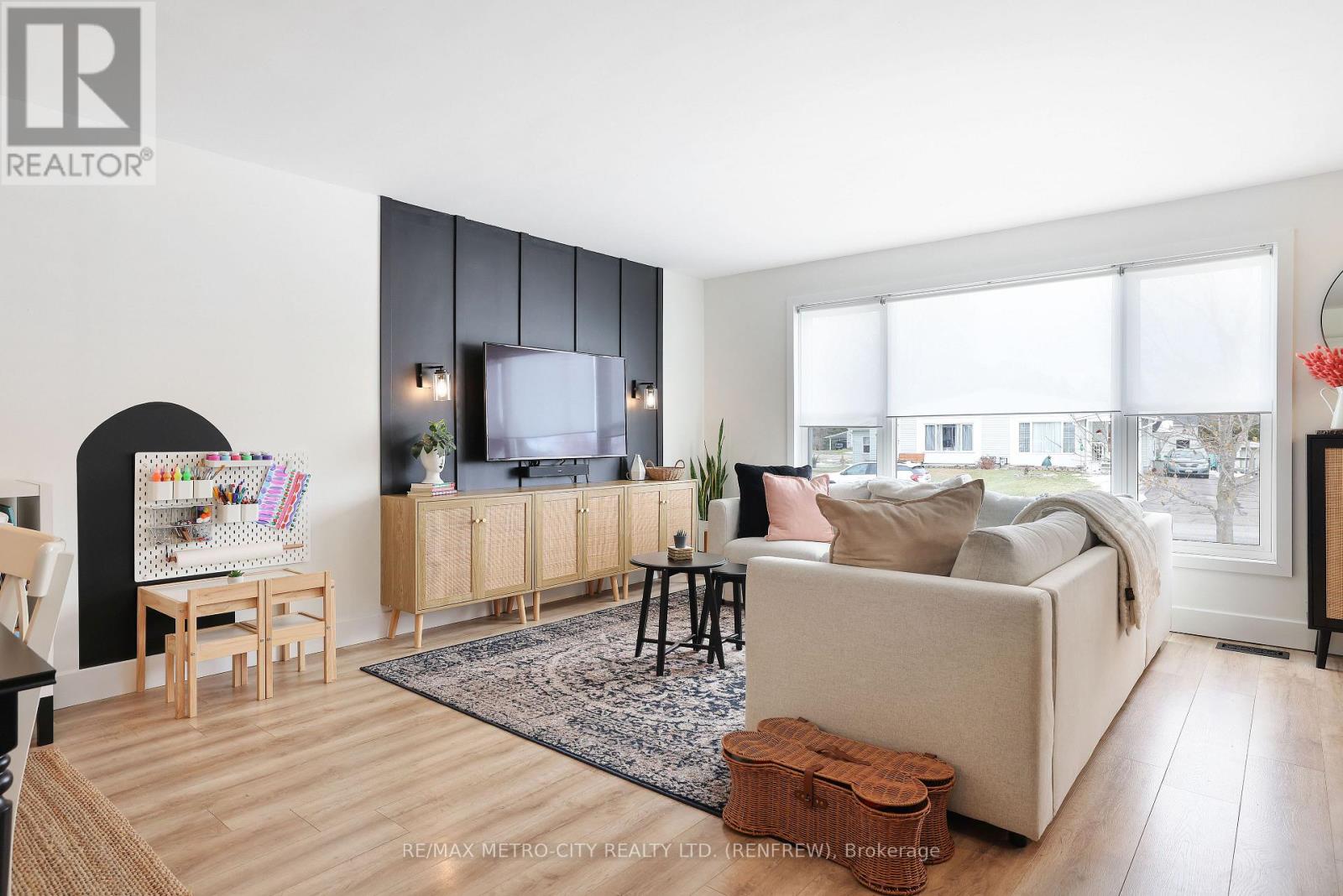 233 Airth Boulevard W, Renfrew, Ontario K7V 4B8 - Photo 12 - X12559032