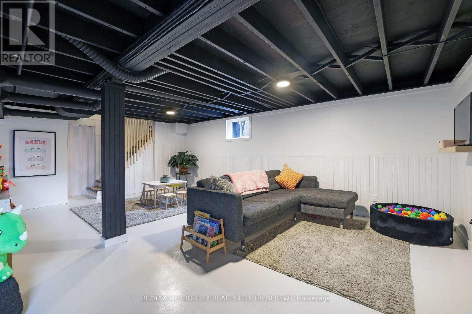 233 Airth Boulevard W, Renfrew, Ontario K7V 4B8 - Photo 29 - X12559032