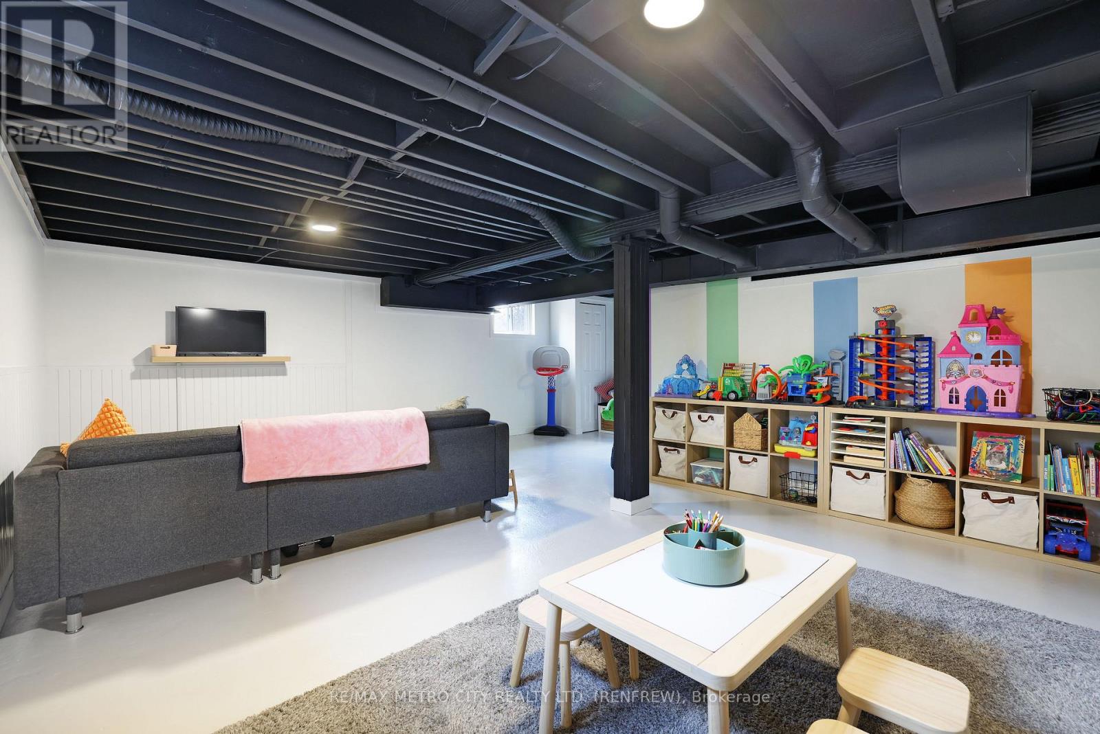 233 Airth Boulevard W, Renfrew, Ontario K7V 4B8 - Photo 28 - X12559032