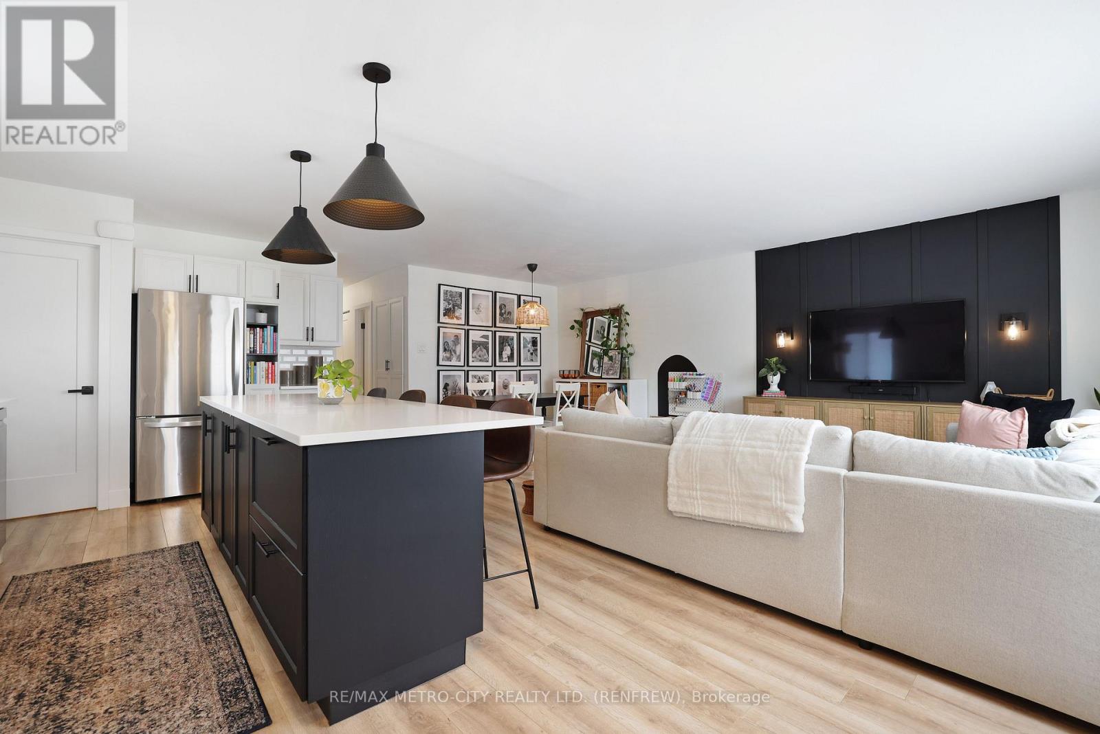 233 Airth Boulevard W, Renfrew, Ontario K7V 4B8 - Photo 4 - X12559032