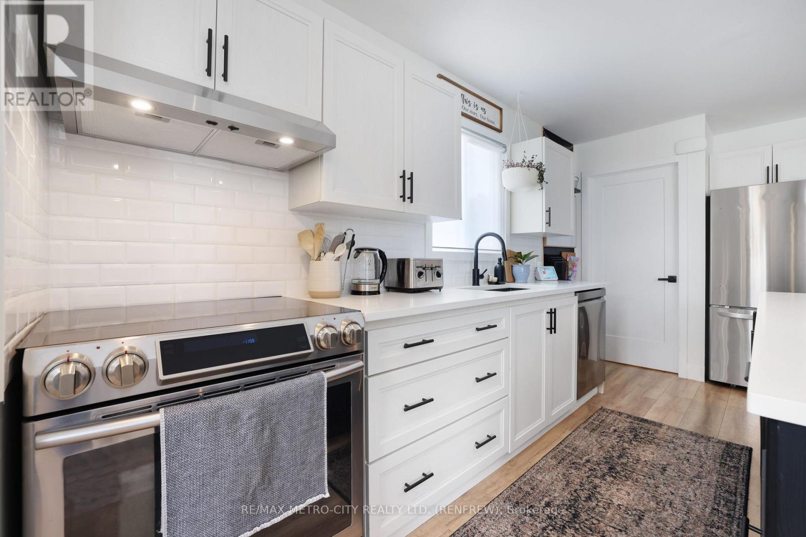 233 Airth Boulevard W, Renfrew, Ontario K7V 4B8 - Photo 7 - X12559032