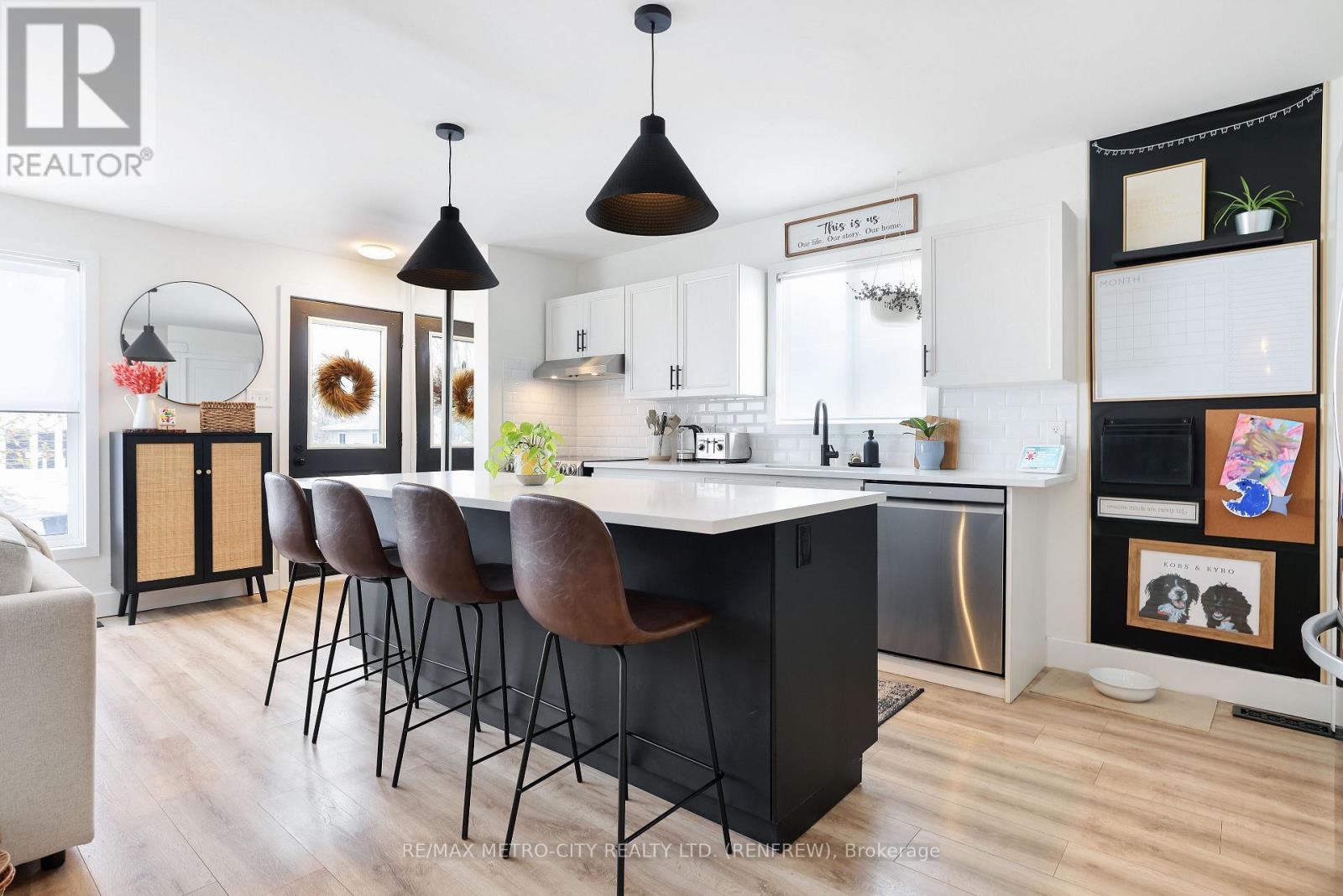 233 Airth Boulevard W, Renfrew, Ontario K7V 4B8 - Photo 5 - X12559032