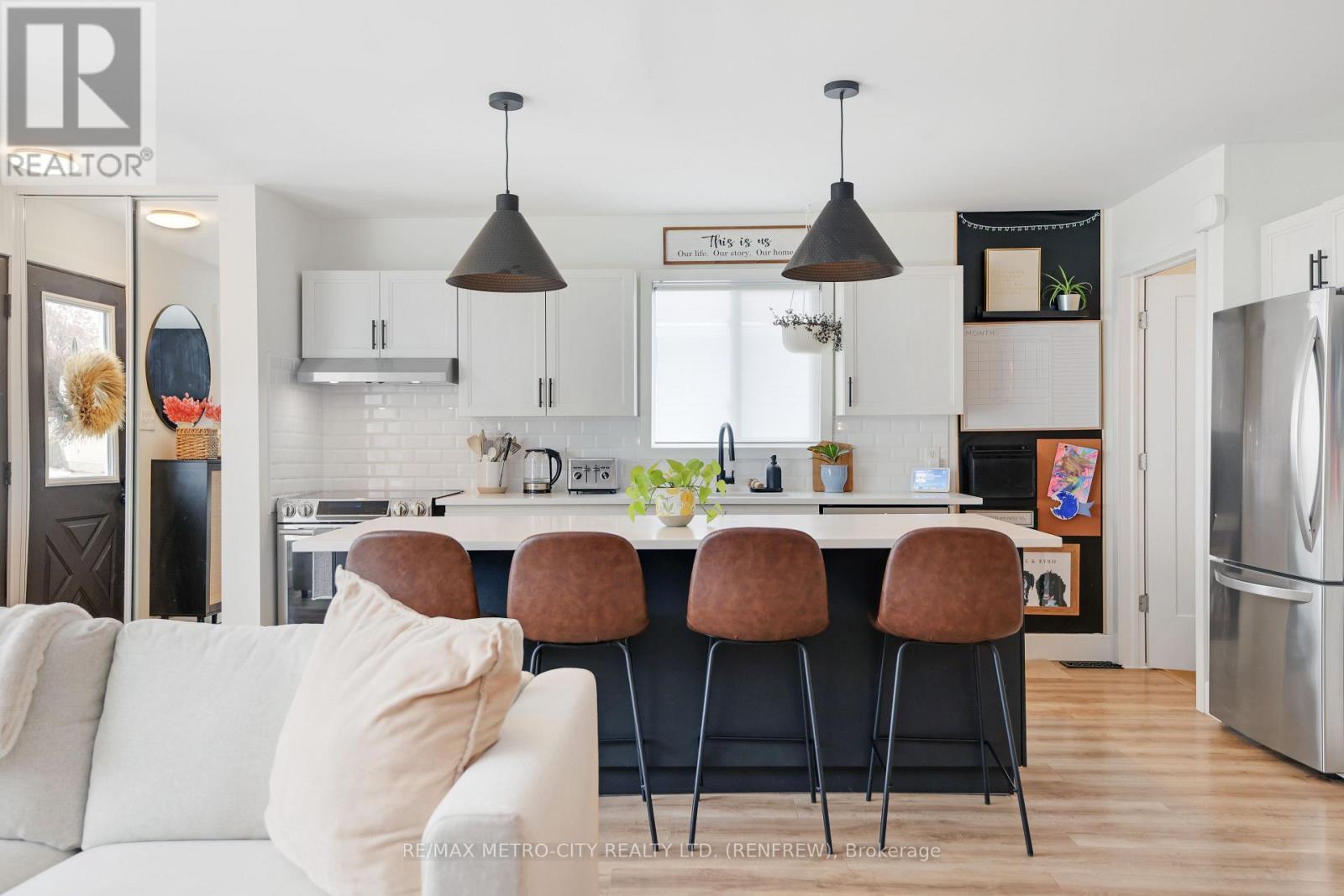 233 Airth Boulevard W, Renfrew, Ontario K7V 4B8 - Photo 6 - X12559032