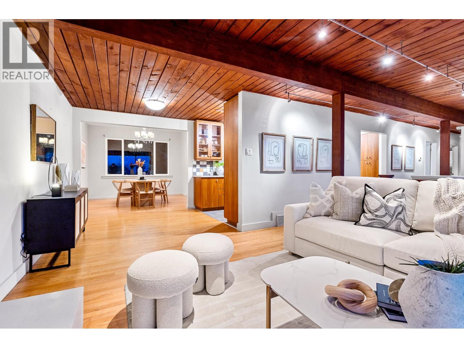 4150 Canterbury Crescent, North Vancouver, British Columbia  V7R 3N5 - Photo 3 - R3068670