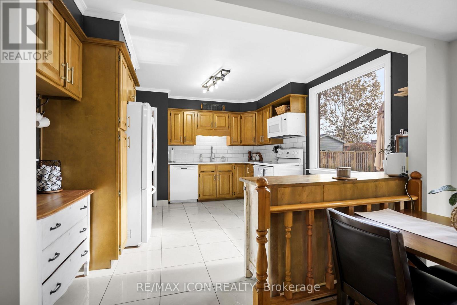 4 Sinclair Avenue, St. Thomas, Ontario N5R 3A8 - Photo 14 - X12560410