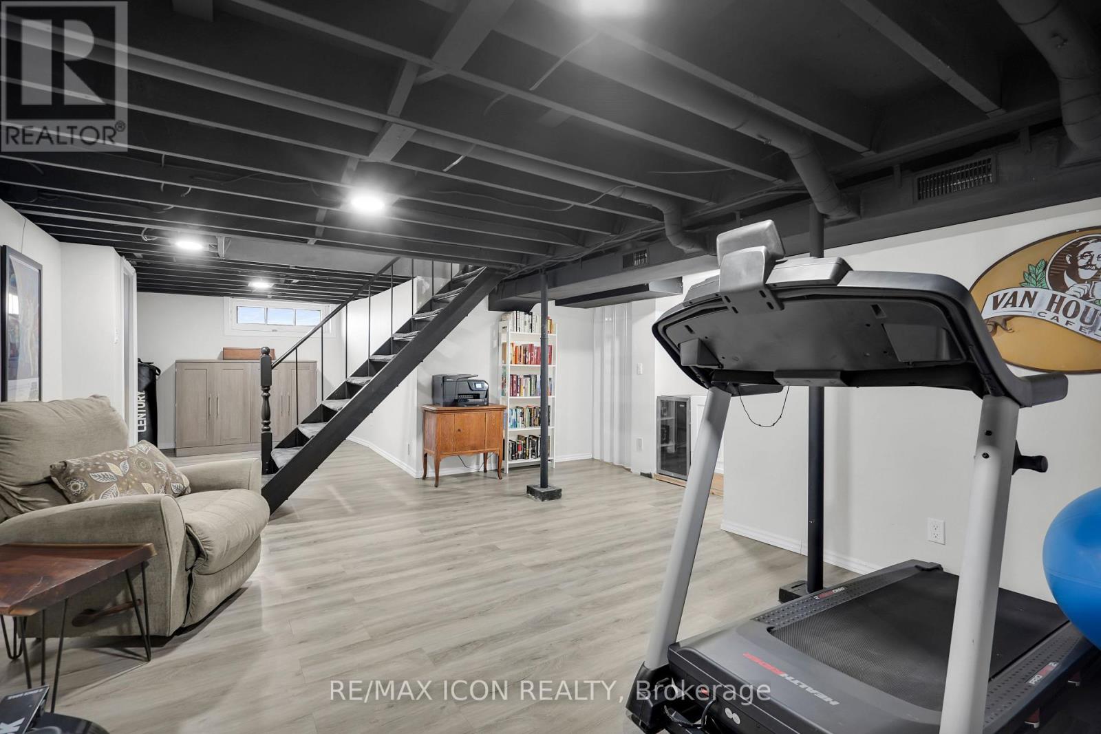 4 Sinclair Avenue, St. Thomas, Ontario N5R 3A8 - Photo 36 - X12560410