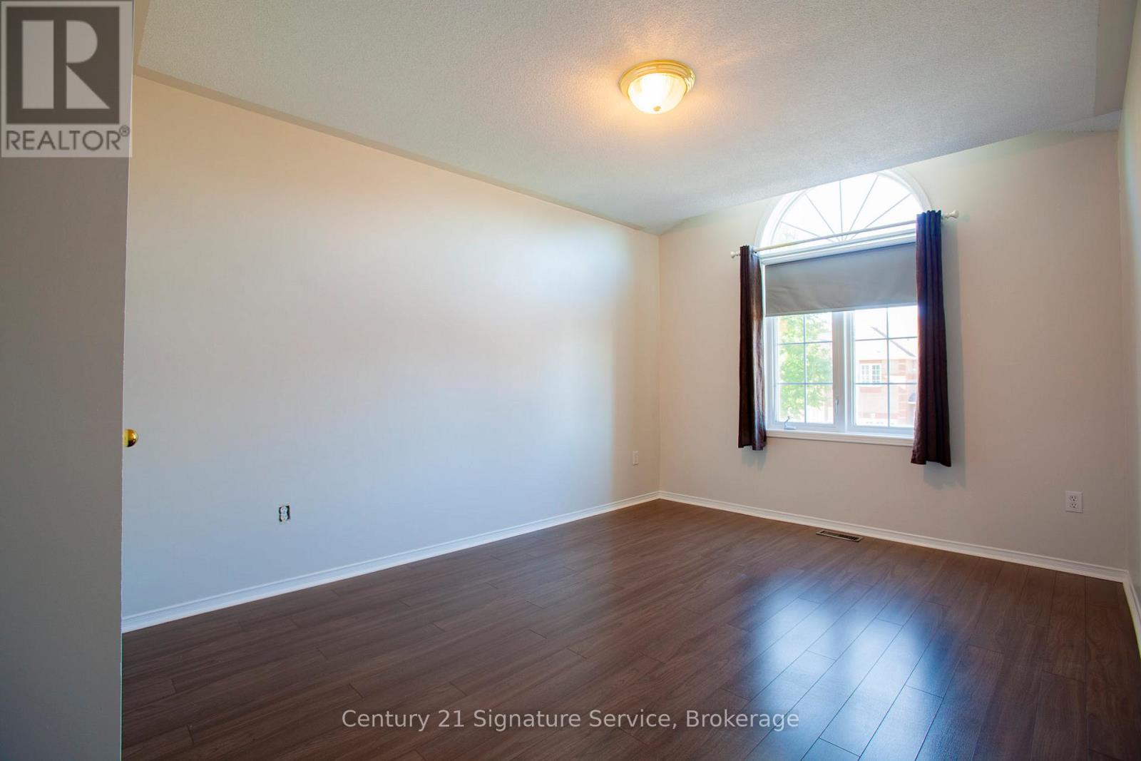 9 Queensland Crescent, Caledon, Ontario  L7E 2E1 - Photo 13 - W12560162