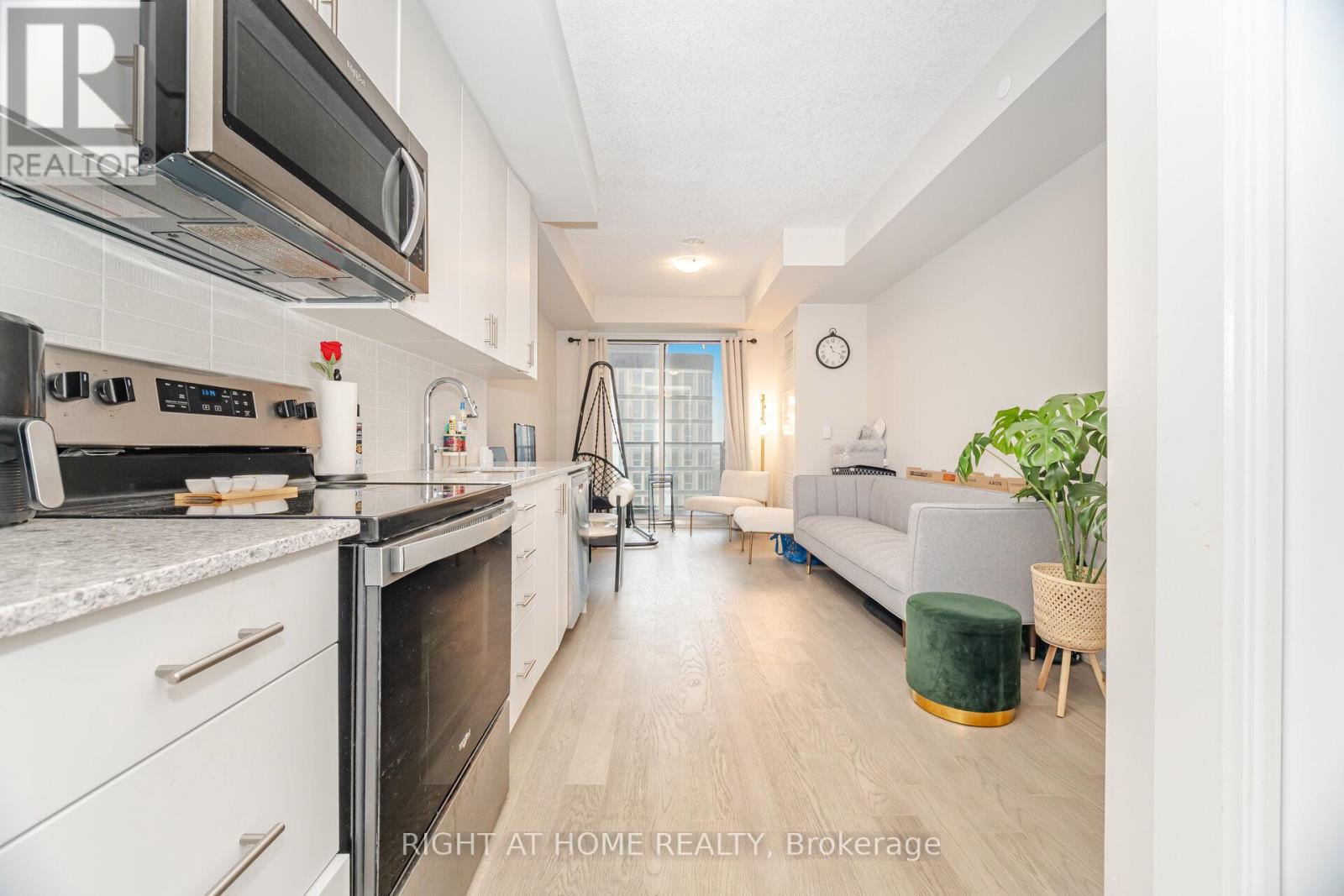 1808 - 3220 William Coltson Avenue, Oakville, Ontario  L6H 7X9 - Photo 10 - W12560170