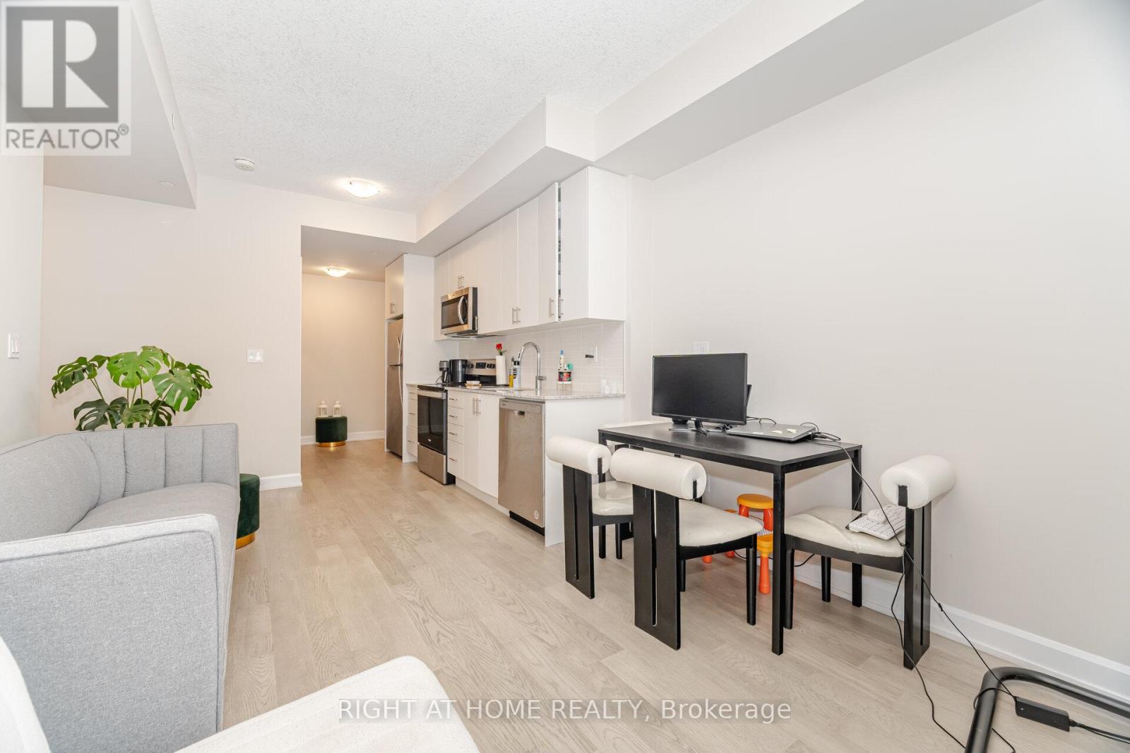 1808 - 3220 William Coltson Avenue, Oakville, Ontario  L6H 7X9 - Photo 17 - W12560170