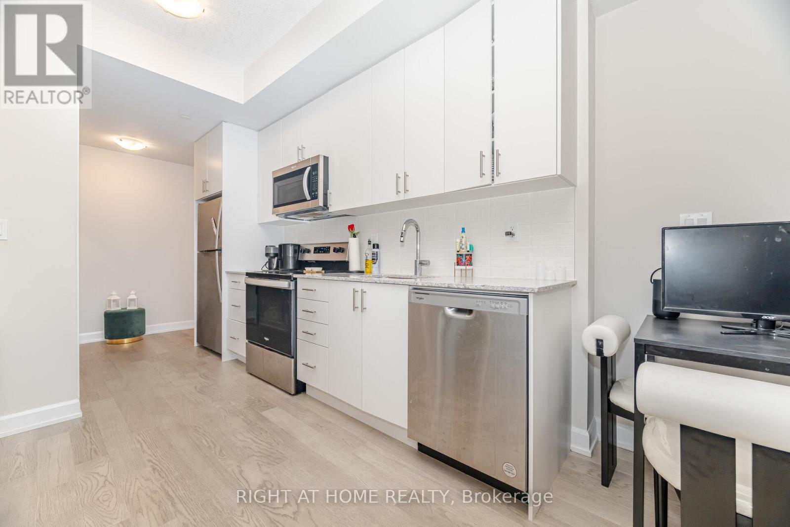 1808 - 3220 William Coltson Avenue, Oakville, Ontario  L6H 7X9 - Photo 9 - W12560170