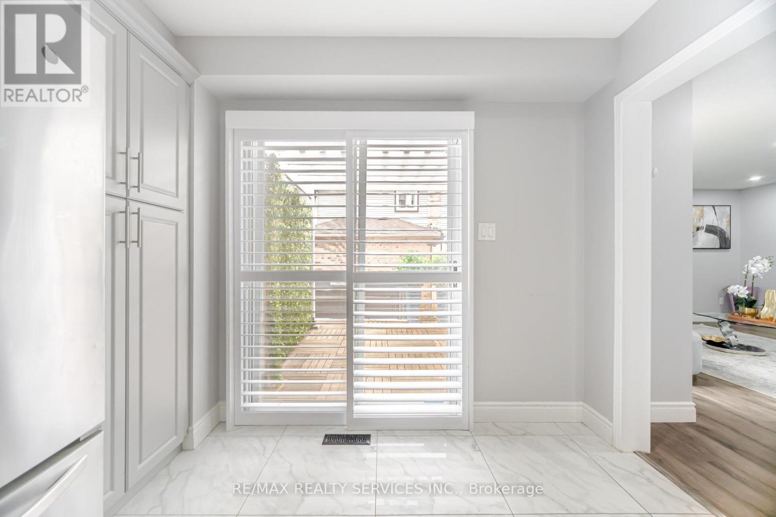 34 Chipmunk Crescent, Brampton, Ontario  L6R 1B3 - Photo 12 - W12560224