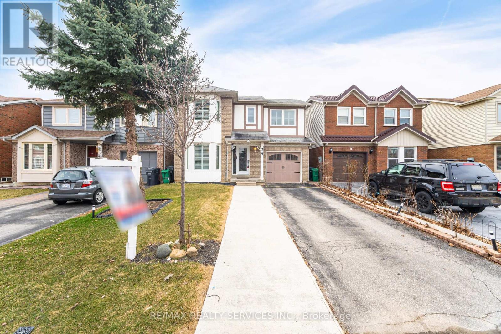 34 Chipmunk Crescent, Brampton, Ontario  L6R 1B3 - Photo 2 - W12560224