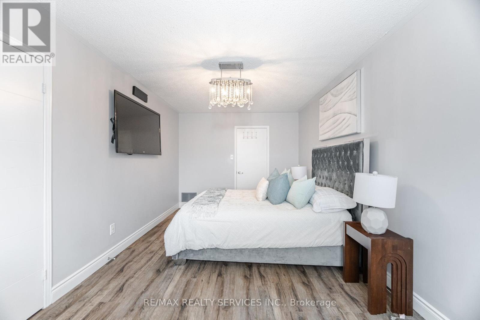 34 Chipmunk Crescent, Brampton, Ontario  L6R 1B3 - Photo 22 - W12560224