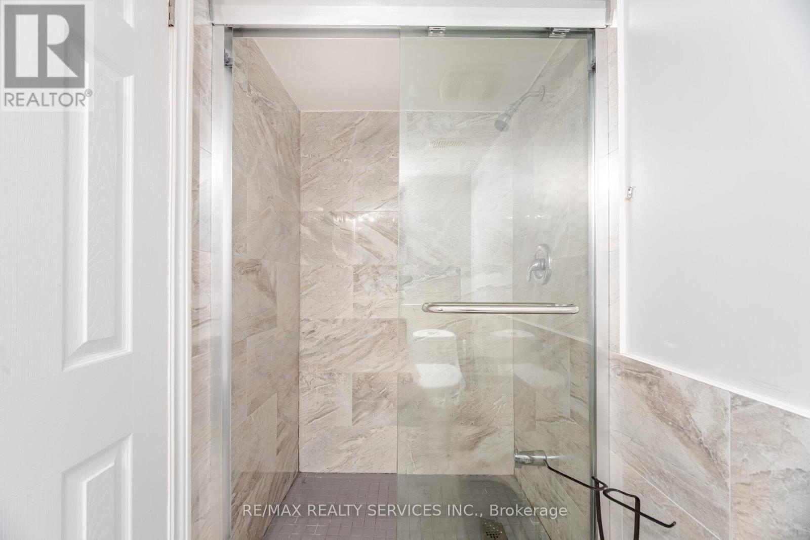 34 Chipmunk Crescent, Brampton, Ontario  L6R 1B3 - Photo 39 - W12560224