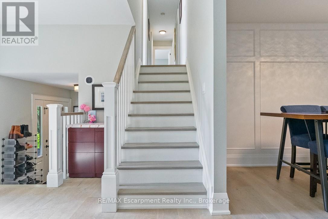 231 Southwood Court, Oakville, Ontario  L6L 5L9 - Photo 15 - W12560424