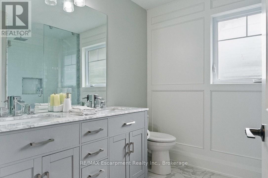 231 Southwood Court, Oakville, Ontario  L6L 5L9 - Photo 22 - W12560424