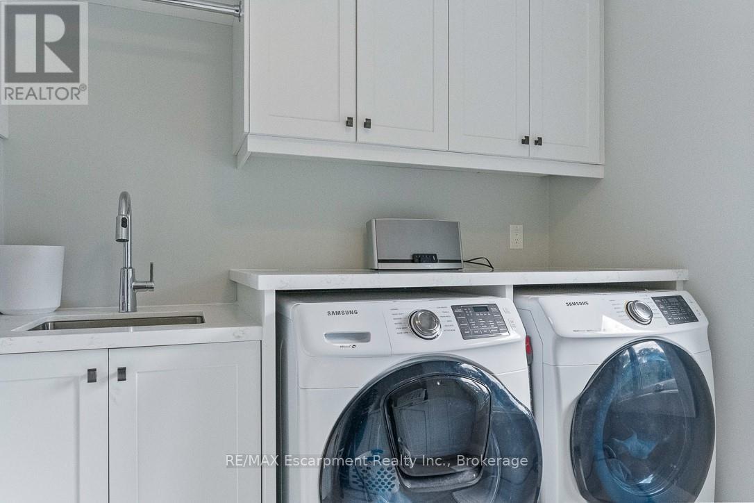 231 Southwood Court, Oakville, Ontario  L6L 5L9 - Photo 23 - W12560424