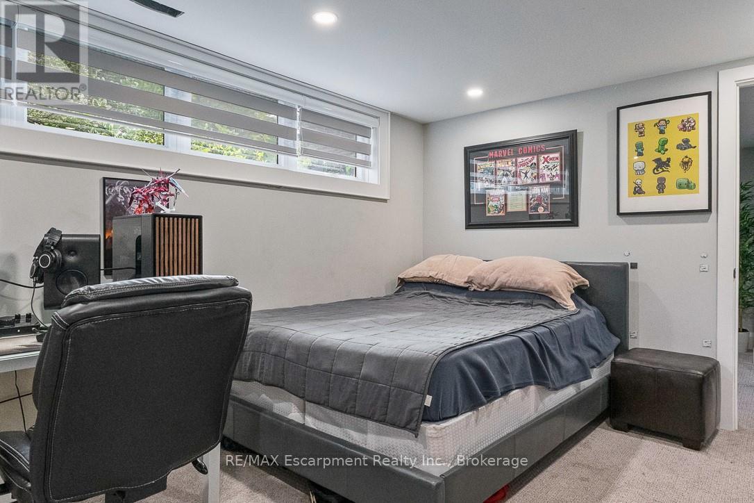 231 Southwood Court, Oakville, Ontario  L6L 5L9 - Photo 27 - W12560424