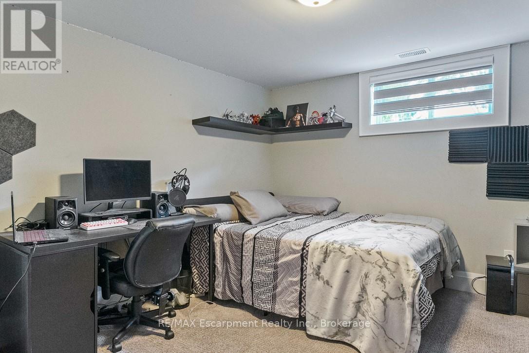 231 Southwood Court, Oakville, Ontario  L6L 5L9 - Photo 28 - W12560424