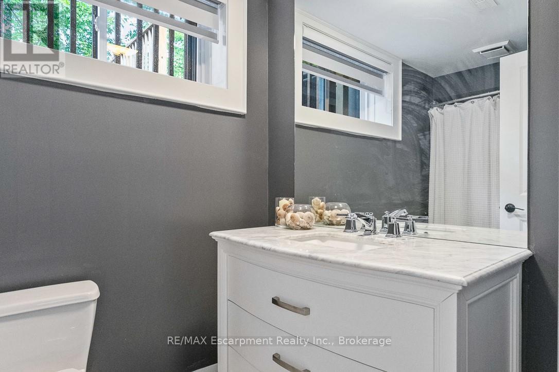 231 Southwood Court, Oakville, Ontario  L6L 5L9 - Photo 29 - W12560424