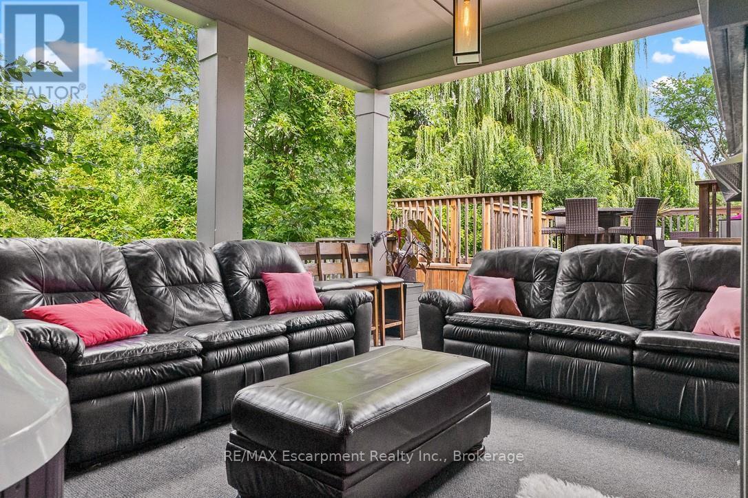 231 Southwood Court, Oakville, Ontario  L6L 5L9 - Photo 32 - W12560424