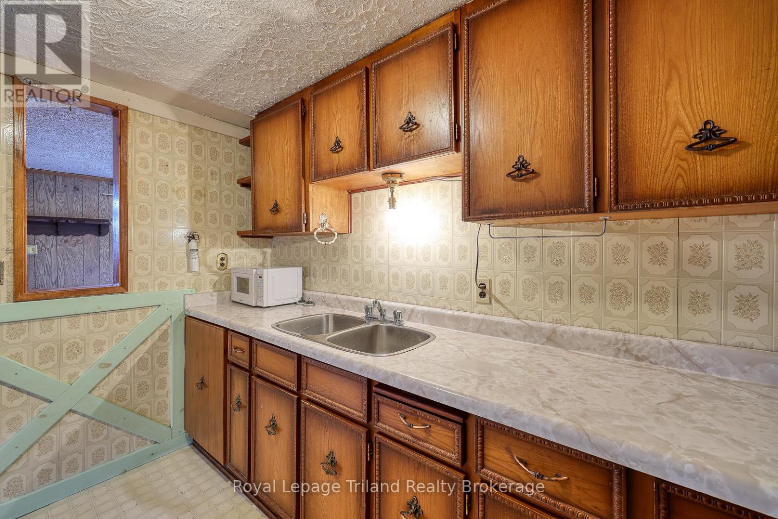 146 Whiting Street, Ingersoll, Ontario  N5C 3B3 - Photo 13 - X12560470