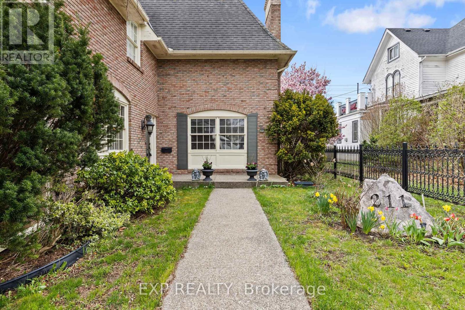 211 Merritt Street, Welland, Ontario  L3C 4T8 - Photo 3 - X12560180