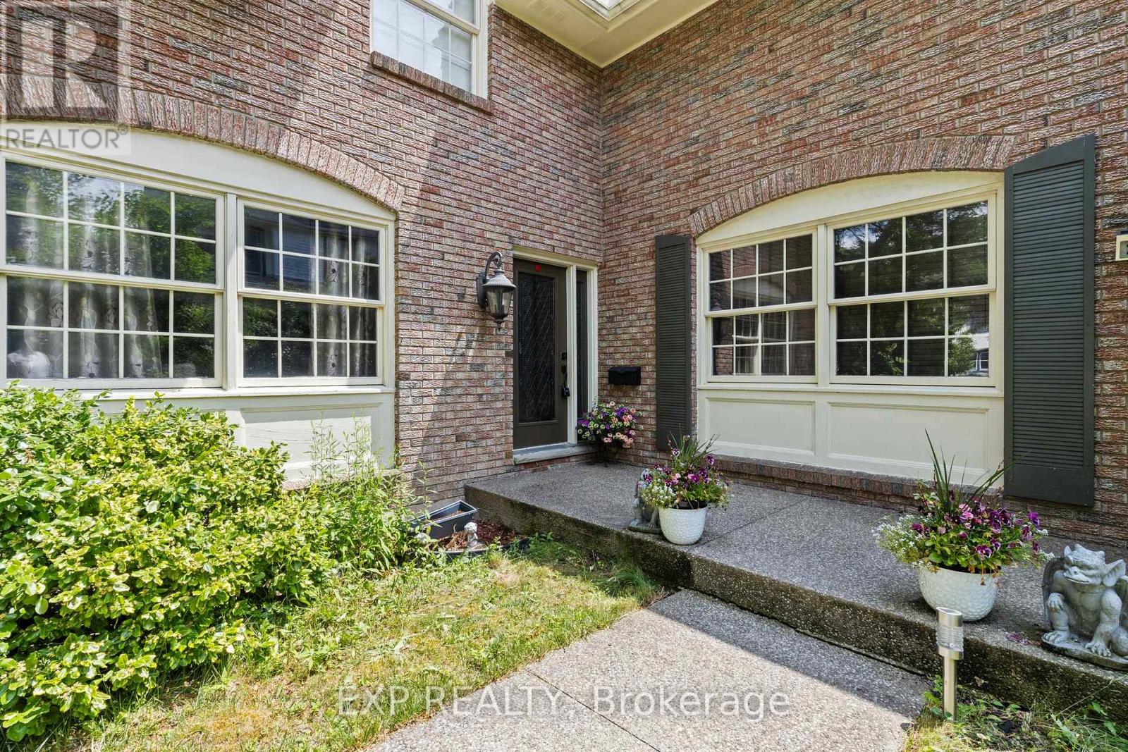 211 Merritt Street, Welland, Ontario  L3C 4T8 - Photo 4 - X12560180