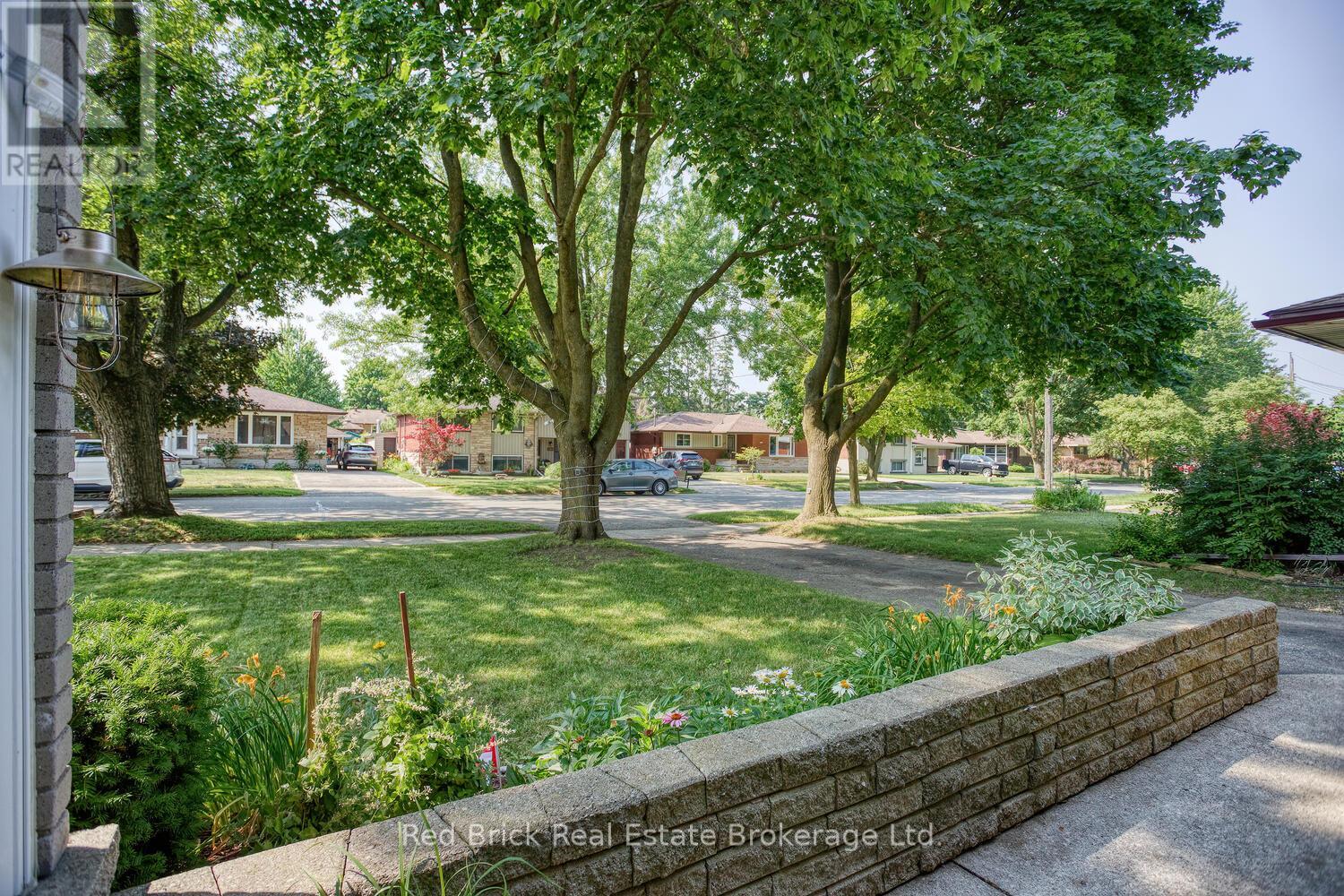 302 Ross Avenue, Kitchener, Ontario  N2A 1V6 - Photo 4 - X12560280