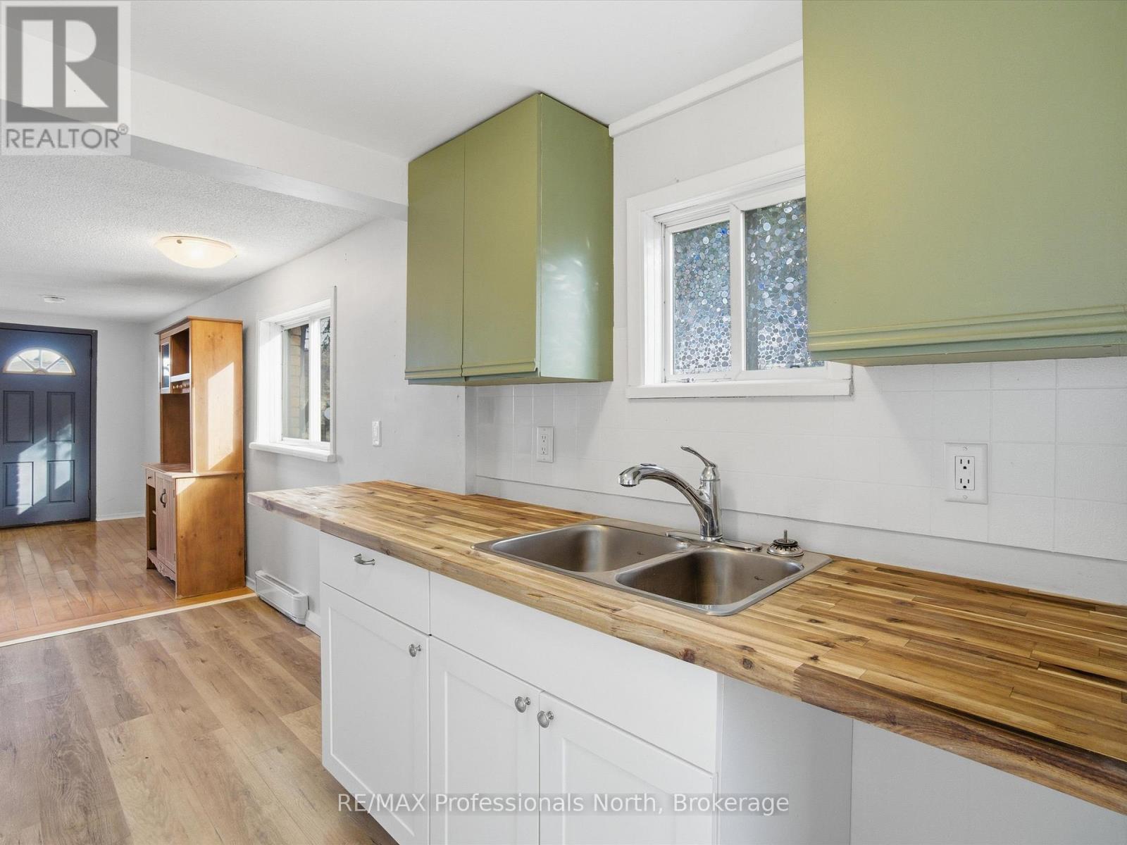 107 Brunel Road, Huntsville, Ontario  P1H 1R1 - Photo 6 - X12560408